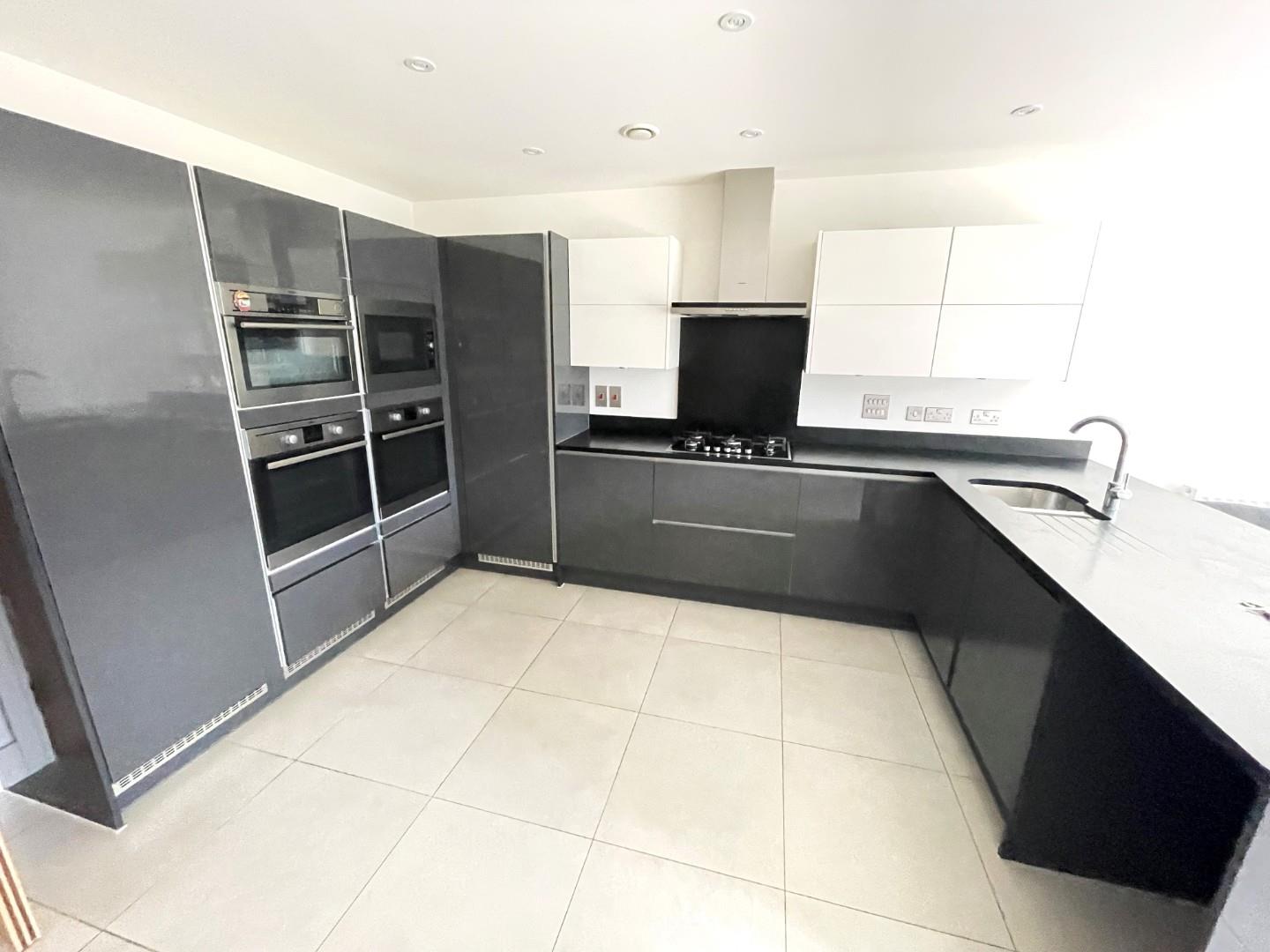 Albuhera Mews, Mill Hill